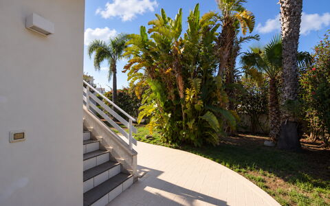 Villa le Palme, Marina di Ragusa: Woody Impianto, Shade, Eco Hotel, Landscaping, Balcone, Tropici, Hacienda, Ricorrere