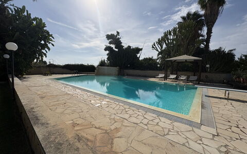 Villa le Palme, Marina di Ragusa: Piscina, Ricorrere, Shade, Giochi D'Acqua, Flagstone, Hacienda, Eco Hotel, Landscaping, Hotel