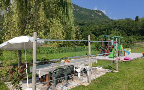 Casa Mis: Shade, Giardino, Mobili Da Esterno, Tempo Libero, Tavolo Esterno, Backyard, Parco, Cortile, Landscaping, Struttura Esterna