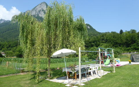 Casa Mis: Giardino, Prato, Shade, Parco, Sempreverde, Landscaping, Cortile, Backyard, Mobili Da Esterno