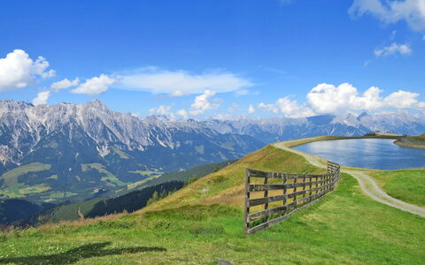 Saalbach-Hinterglemm 626: Cielo, Geografia Montane, Montagna, Collina, Catena Montuosa, Nube, Pascolo, Highland, Paesaggio Naturale, Cresta