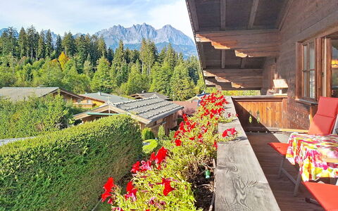 Oberndorf in Tirol 1: Blu, Legna, Mobilia, Casa, Mobili Da Esterno, Sedia, Shade, Balcone, Color Legno, Eco Hotel
