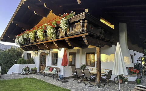 Oberndorf in Tirol 1: Blu, Legna, Mobilia, Casa, Mobili Da Esterno, Sedia, Shade, Balcone, Color Legno, Eco Hotel