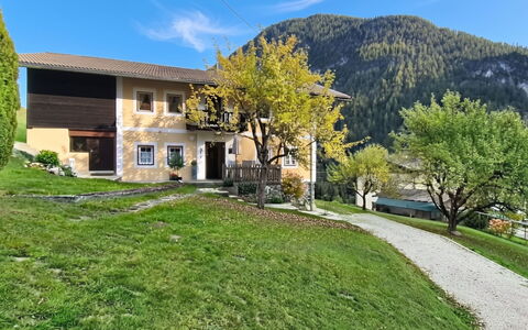 Villa Maria: Blu, Legna, Mobilia, Casa, Mobili Da Esterno, Sedia, Shade, Balcone, Color Legno, Eco Hotel