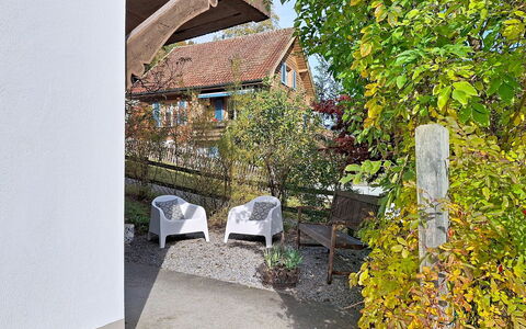 Chalet Schwizerhüsli: Blu, Legna, Mobilia, Casa, Mobili Da Esterno, Sedia, Shade, Balcone, Color Legno, Eco Hotel