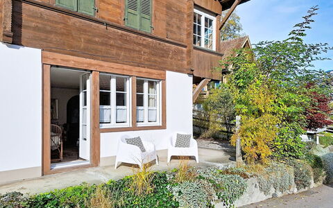 Chalet Schwizerhüsli: Blu, Legna, Mobilia, Casa, Mobili Da Esterno, Sedia, Shade, Balcone, Color Legno, Eco Hotel