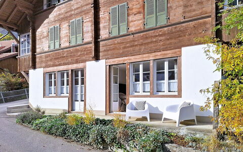 Chalet Schwizerhüsli: Blu, Legna, Mobilia, Casa, Mobili Da Esterno, Sedia, Shade, Balcone, Color Legno, Eco Hotel