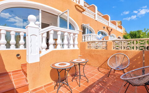 Pueblo de la Paz: Blu, Legna, Mobilia, Casa, Mobili Da Esterno, Sedia, Shade, Balcone, Color Legno, Eco Hotel