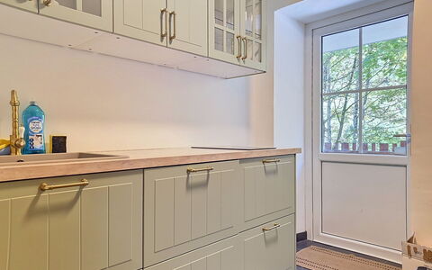Haus Enzian: Pavimentazione, Interior Design, Cabinetry, Legna, Pavimento, Cucina, Controsoffitto, Credenza, Mobilia, Cassetto