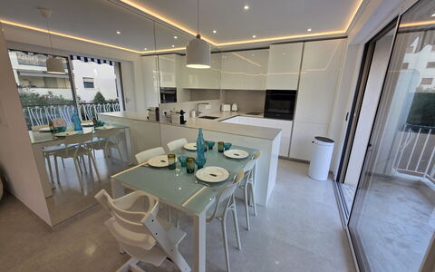 Le San Francisco: Mobilia, Interior Design, Pavimentazione, Legna, Pavimento, Soffitto, Cucina, Illuminazione, Camera, Sedia