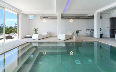 Dimora Montefalcone 8, Emma Villas: Pavimentazione, Pavimento, Soffitto, Interior Design, Illuminazione, Materiale Composito, Piscina, Ricorrere, Sedia, Hotel