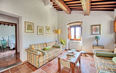 Montescalari 10: Proprietà, Camera, Mobilia, Costruzione, Interior Design, Soggiorno, Casa, Immobiliare, Soffitto, Tavolo