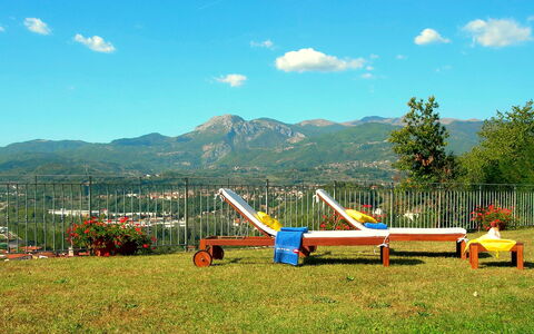 Villa Saida: Terreno Di Gioco, Spazio Pubblico, Cielo, Insediamento Umano, Erba, Tempo Libero, Campo Da Giuoco, Attrezzatura Giochi All'Aperto, Albero, Azienda Agricola