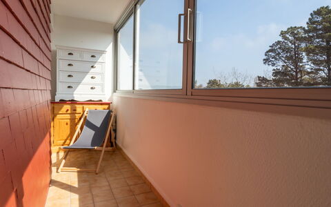 Plein Sud: Zona Residenziale, Arbusto, Casa, Giardino, Casa, Lotto, Tetto, Shade, Prato