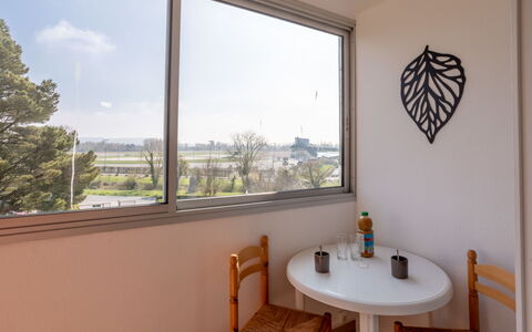 Plein Sud: Zona Residenziale, Arbusto, Casa, Giardino, Casa, Lotto, Tetto, Shade, Prato