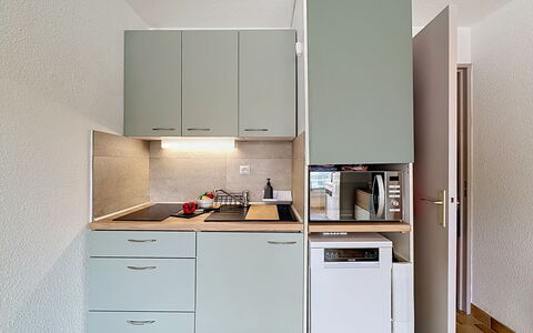 La Lagune: Cucina, Elettrodomestico Da Cucina, Apparecchio Major, Controsoffitto, Cabinetry, Interior Design, Legna, Mobilia, Pavimentazione, Lavandino Della Cucina