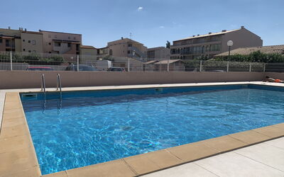 Cap D'Agde 710: Acqua, Cielo, Nube, Piscina, Pianta, Costruzione, Azzurro, Rettangolo, Shade, Finestra