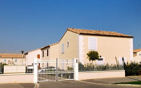 Narbonne-Plage 450: Cielo, Pianta, Costruzione, Finestra, Porta, Casa, Illuminazione, Lotto, Recinzione, Shade