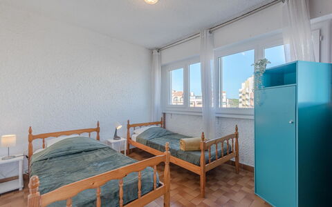 Les Cyclades: Mobilia, Proprietà, Finestra, Costruzione, Blu, Cabinetry, Legna, Interior Design, Comfort