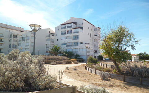 Les Cyclades: Cielo, Pianta, Nube, Costruzione, Proprietà, Finestra, Lotto, Albero, Urban Design, Street Luce