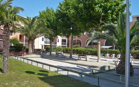 Canet-Plage 200: Albero, Spazio Pubblico, Zona Residenziale, Shade, Prato, Cortile, Hacienda, Landscaping