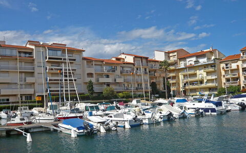 Les Marines de Port Canet: Marina, Porto, Cielo, Waterway, Proprietà, Barca, Quartiere, Dock, Cittadina, Porta