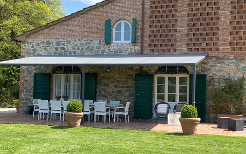 Villa Fontine: Pianta, Finestra, Costruzione, Vaso Di Fiori, Porta, Shade, Albero, Villetta, Casa, Sedia