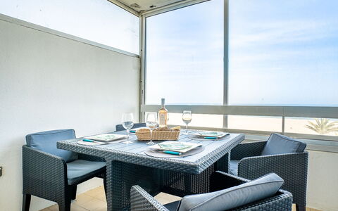 Canet-Plage 710: Tavolo, Costruzione, Mobilia, Proprietà, Cielo, Sedia, Azzurro, Interior Design, Casa, Shade