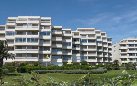 Canet-Plage 710: Cielo, Pianta, Costruzione, Finestra, Nube, Urban Design, Albero, Zona Residenziale, Palazzone, Immobiliare
