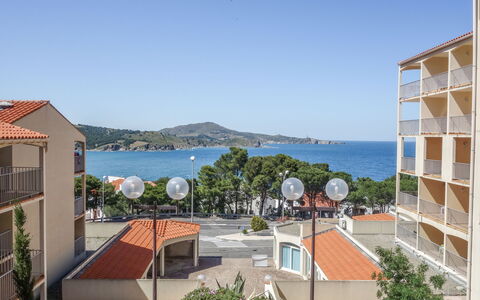 Thalacap: Cielo, Acqua, Costruzione, Pianta, Finestra, Azzurro, Shade, Albero, Urban Design, Località Balneare