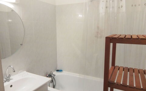 Thalacap: Bagno, Proprietà, Camera, Parete, Pavimento, Vasca Da Bagno, Interior Design, Piastrella, Immobiliare, Architettura
