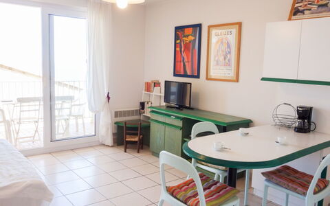 Thalacap: Camera, Proprietà, Mobilia, Costruzione, Interior Design, Casa, Immobiliare, Pavimento, Tavolo, Appartamento