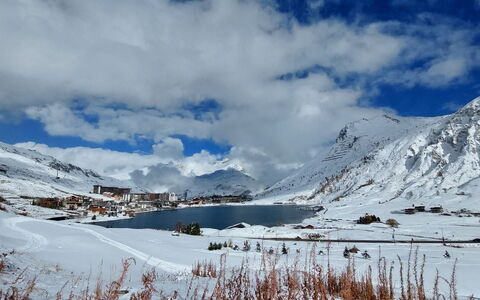 Tignes 338: Pianta, Mobilia, Cielo, Proprietà, Tavolo, Costruzione, Nube, Finestra, Sedia, Mobili Da Esterno