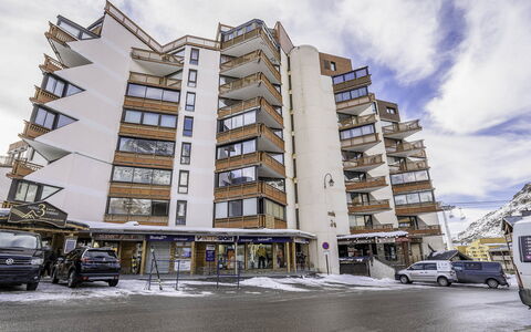 Val Thorens 650: Nube, Cielo, Costruzione, Ruota, Veicolo, Auto, Palazzone, Urban Design, Condominio