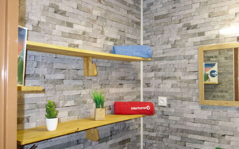 Hauts de Chaviere A13: Proprietà, Pianta, Legna, Muratura, Brick, Interior Design, Pavimentazione, Pavimento, Cucina, Vaso Di Fiori
