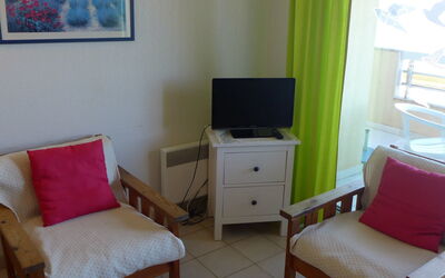 Le Palazzo del Mar 260.5: Camera, Mobilia, Proprietà, Interior Design, Camera Da Letto, Pavimento, Tavolo, Costruzione, Immobiliare, Soggiorno
