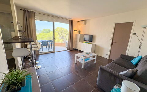 Cavalaire 450: Mobilia, Appartamento, Sedia, Balcone, Mobili Da Esterno, Hotel, Ricorrere, Cucina & Sala Da Pranzo Tavolo