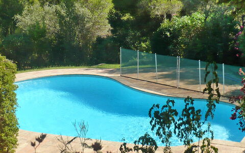 Mas Baladou: Piscina, Acqua, Proprietà, Tempo Libero, Paesaggio Naturale, Vacanza, Immobiliare, Albero, Ricorrere, Paesaggio