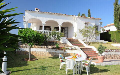 Villa Tulipán: Proprietà, Casa, Costruzione, Immobiliare, Casa, Villa, Estate, Vacanza, Architettura, Backyard