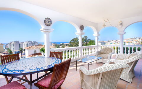 Villa Tulipán: Proprietà, Costruzione, Immobiliare, Camera, Azzurro, Mobilia, Casa, Tavolo, Estate, Cielo