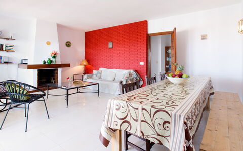 Villa Tulipán: Mobilia, Camera, Proprietà, Interior Design, Pavimento, Tavolo, Costruzione, Camera Da Letto, Casa, Parete
