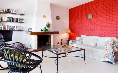 Villa Tulipán: Mobilia, Camera, Interior Design, Soggiorno, Proprietà, Tavolo, Parete, Costruzione, Pavimento, Casa