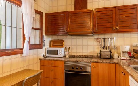 Can Fulgencio Ii: Cabinetry, Controsoffitto, Proprietà, Costruzione, Lavandino Della Cucina, Elettrodomestico Da Cucina, Elettrodomestico, Finestra, Cucina Stufa, Cucina