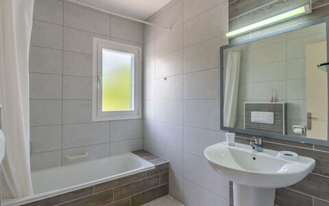 Anromi: Bagno, Proprietà, Camera, Piastrella, Interior Design, Architettura, Parete, Pavimento, Immobiliare, Idraulico Fixture