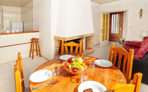 La Rectoria: Tavolo, Tavola, Mobilia, Proprietà, Sedia, Legna, Arancia, Interior Design, Cucina & Sala Da Pranzo Tavolo, Pavimento