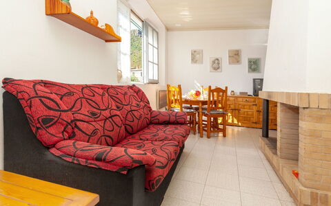 La Rectoria: Mobilia, Tavolo, Divano, Comfort, Arancia, Legna, Interior Design, Soggiorno, Architettura, Divano Letto