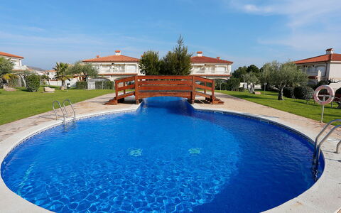 Jalisco de Los Monteros: Acqua, Cielo, Pianta, Piscina, Nube, Costruzione, Blu, Azzurro, Corpo D'Acqua, Albero