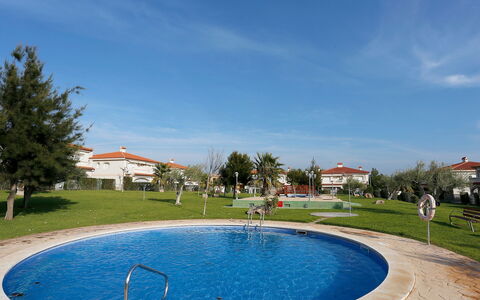 Jalisco de Los Monteros: Piscina, Proprietà, Acqua, Immobiliare, Zona Residenziale, Cielo, Tempo Libero, Casa, Vacanza, Erba