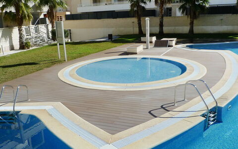 Dénia 170: Acqua, Finestra, Costruzione, Pianta, Azzurro, Albero, Urban Design, Aqua, Materiale Composito, Immobiliare