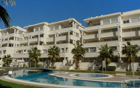 Dénia 170: Acqua, Costruzione, Pianta, Cielo, Finestra, Azzurro, Albero, Piscina, Casa, Condominio